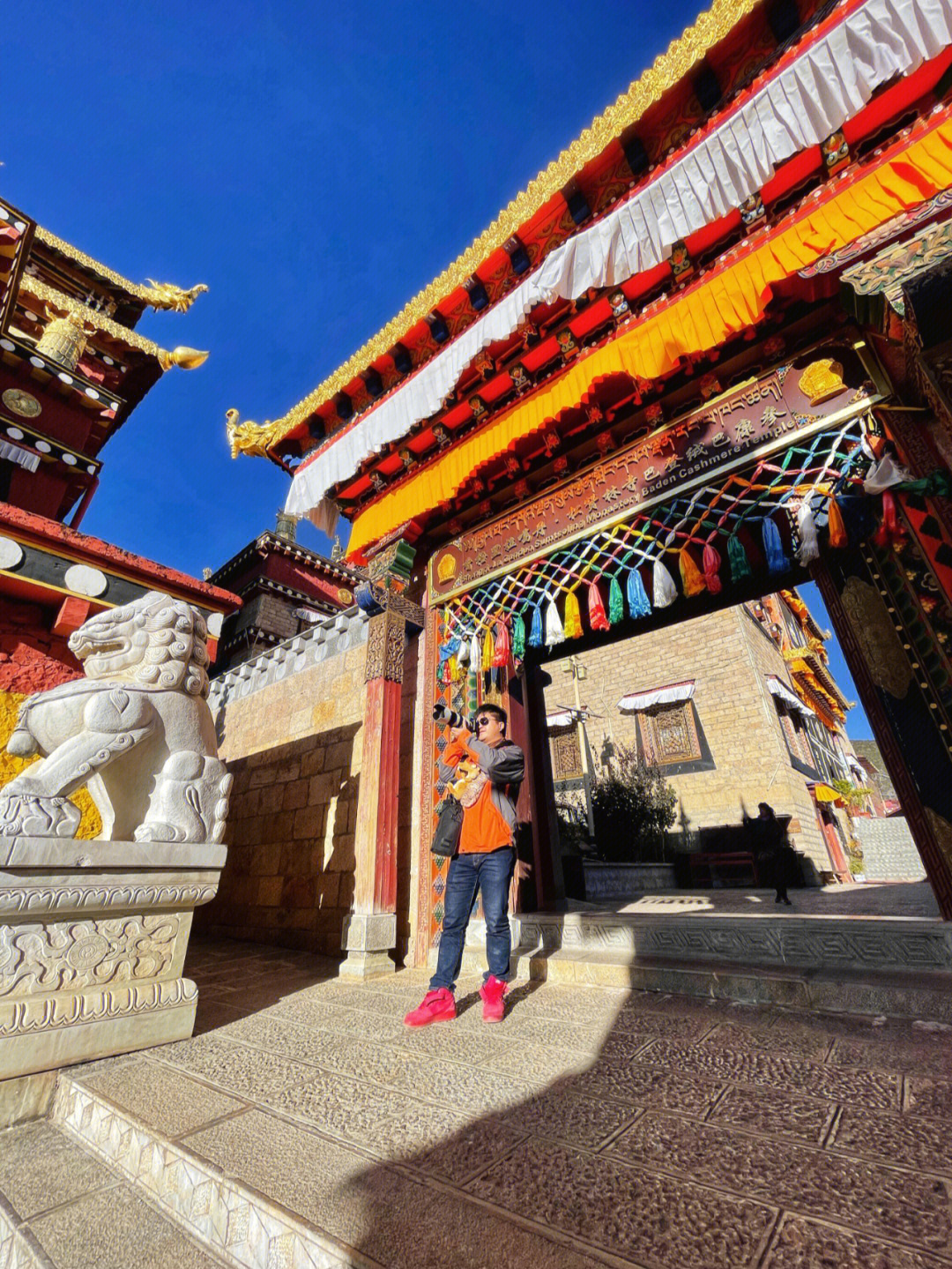 松赞林寺拍摄长焦镜头是最好的拍摄道具