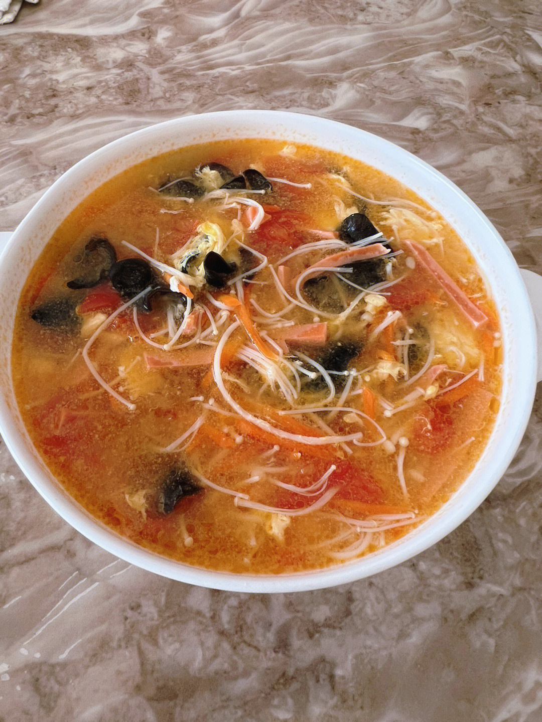 昨天过生日自己做的饭,酸辣汤:根据网友们的食谱做的 西红柿切成丁,小
