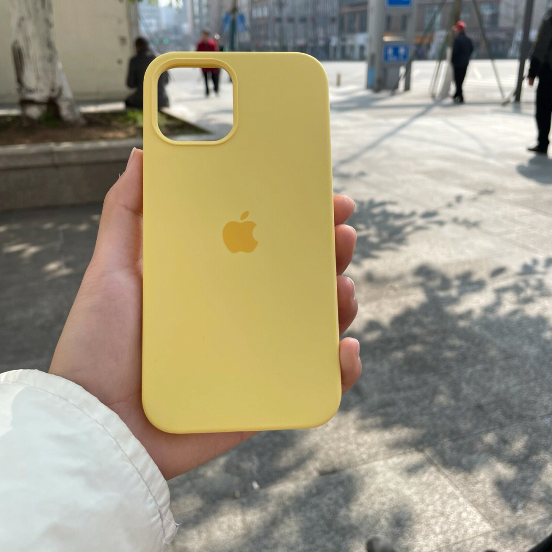 平价奶黄色硅胶手机壳