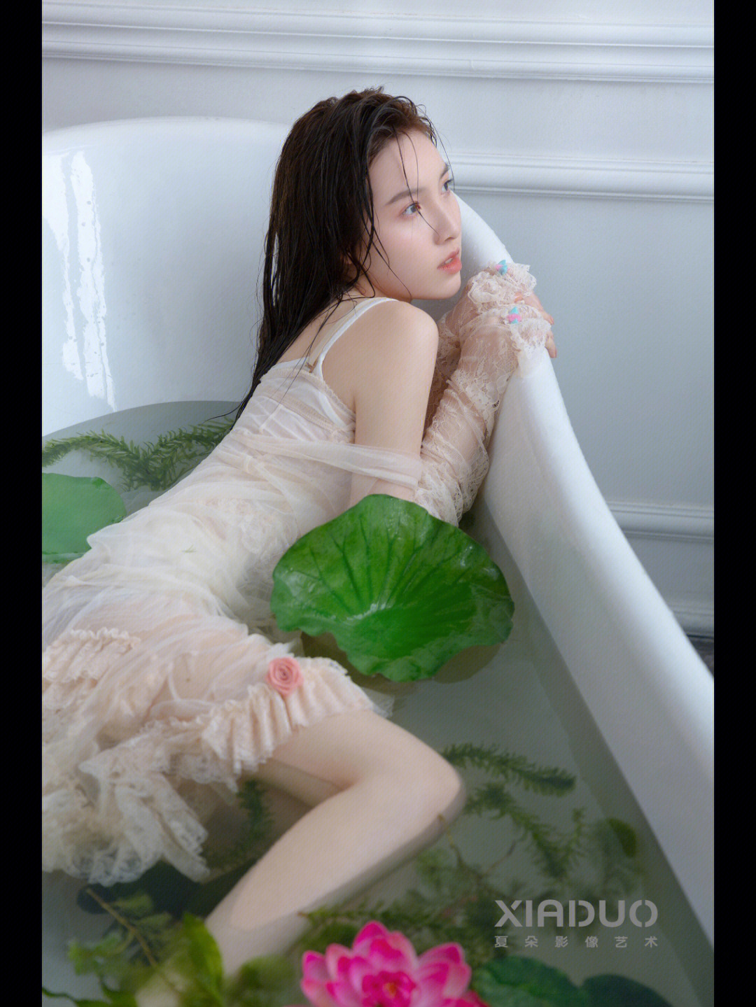 纯欲写真生活在浴缸里的美少女人鱼公主