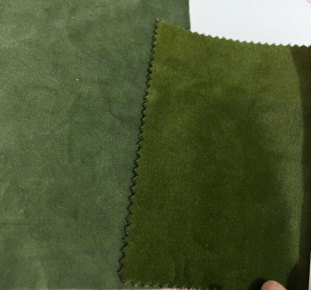 橄榄绿色窗帘