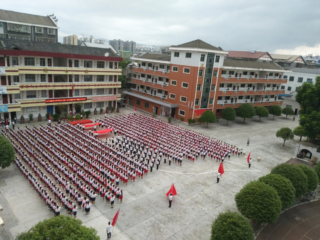 柯坪县国庆中学图片