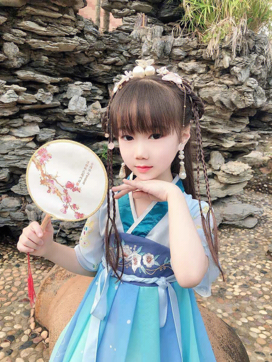 我归山河湖海,也归你眉眼笑意#女童汉服#汉服之美在华夏#女童发型