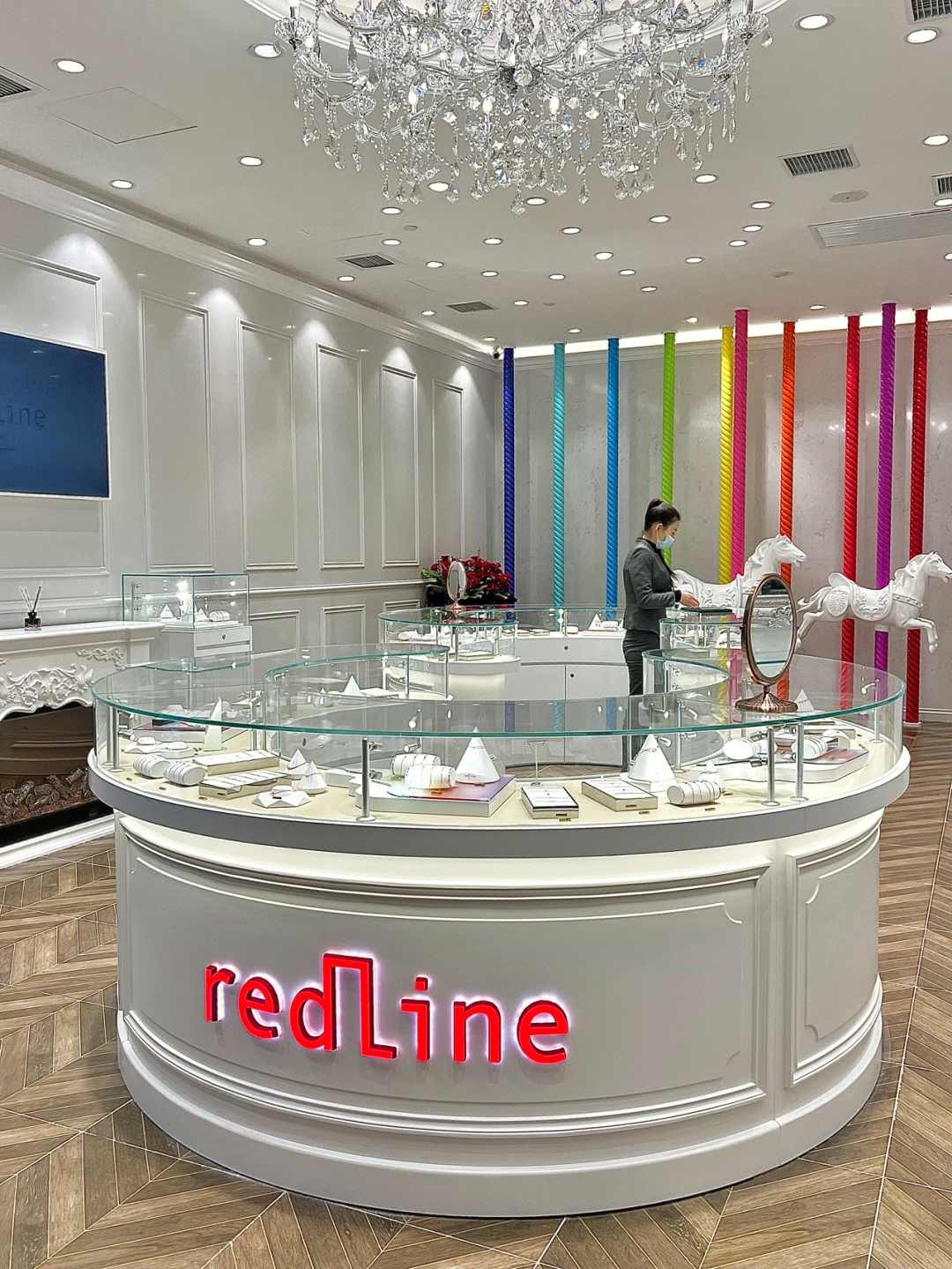 redline深圳专柜图片