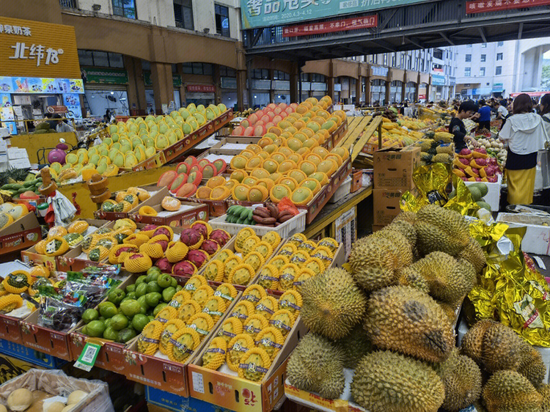三亚水果    跟着小红薯94来了三亚最大的水果批发市场问的第一家