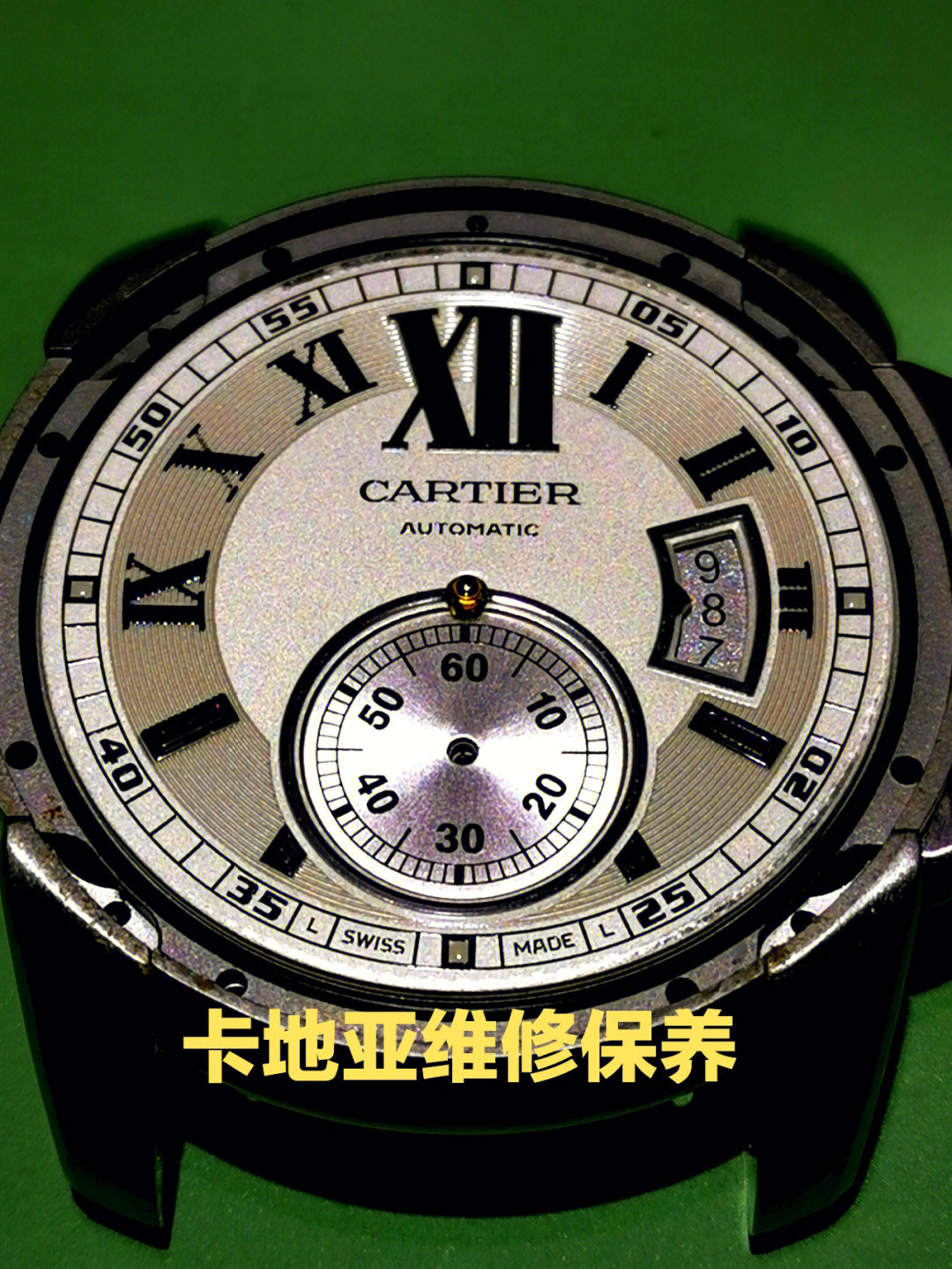 今天给大家看一个卡地亚的保养维护,该款手表搭载的是卡地亚自产的
