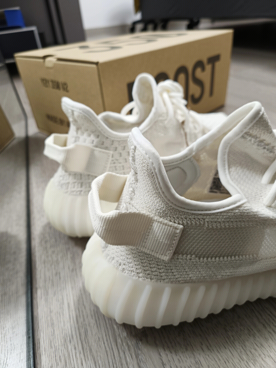 yeezy350v2纯白