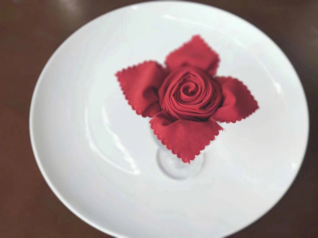 餐巾折花 马蹄莲图片