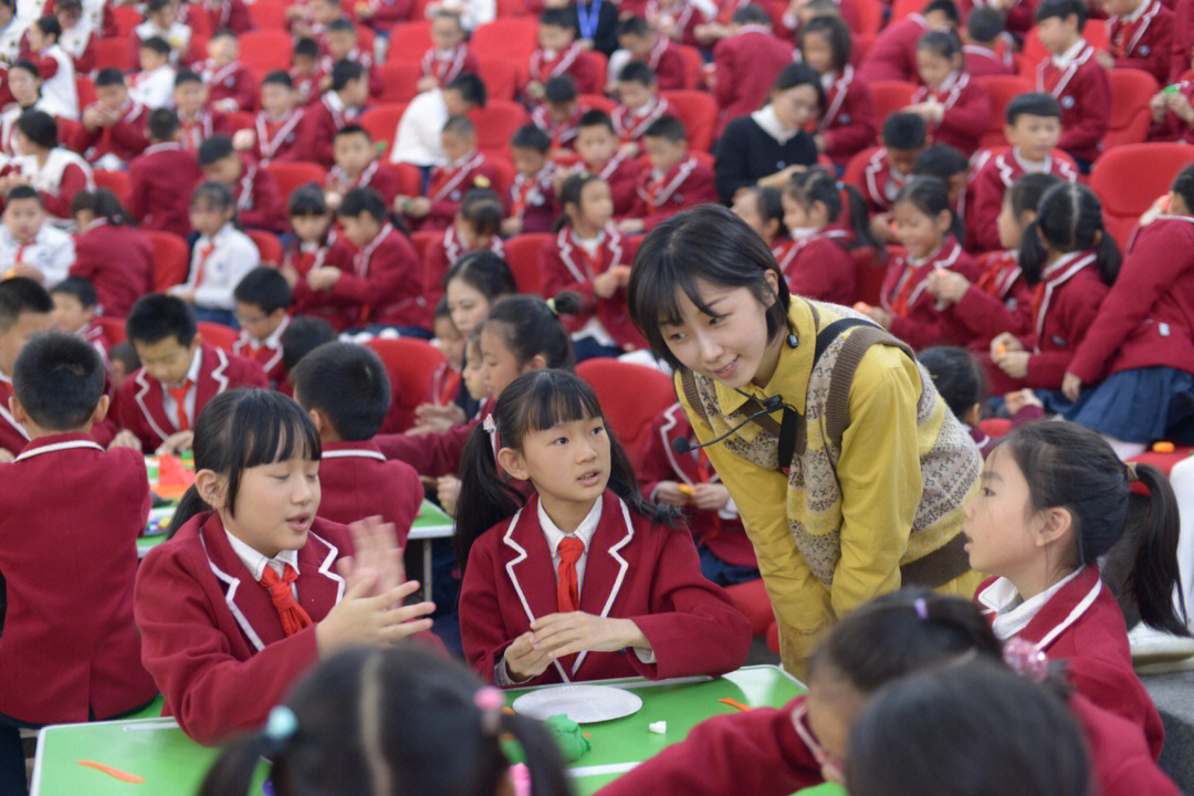 第一次给300多名学生上课送教下乡