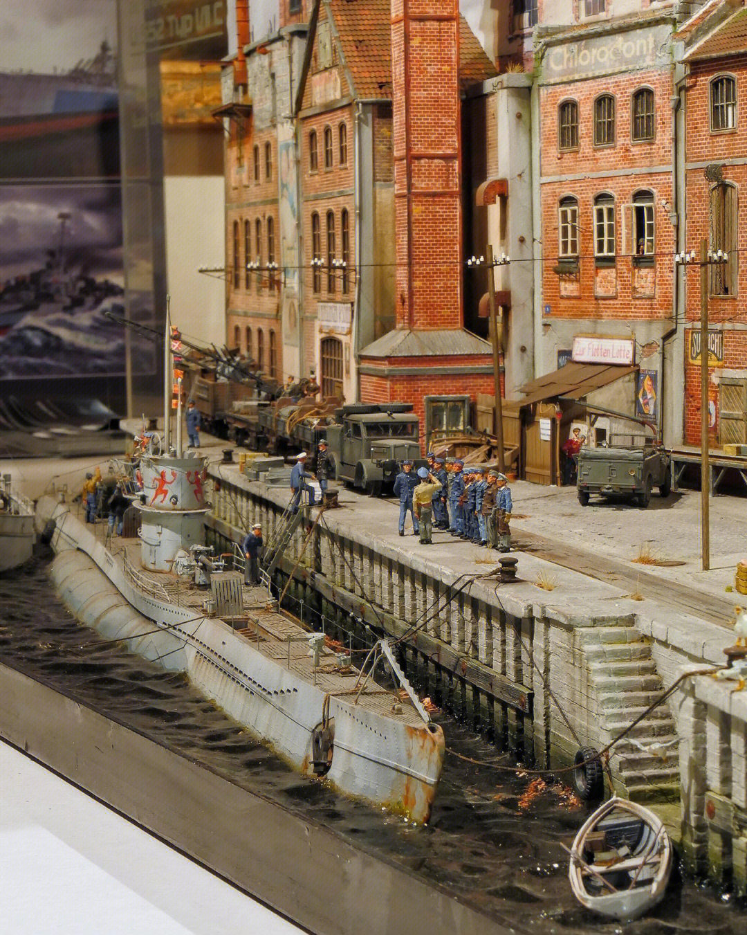 军事博物馆收藏的二战u型潜艇港口场景
