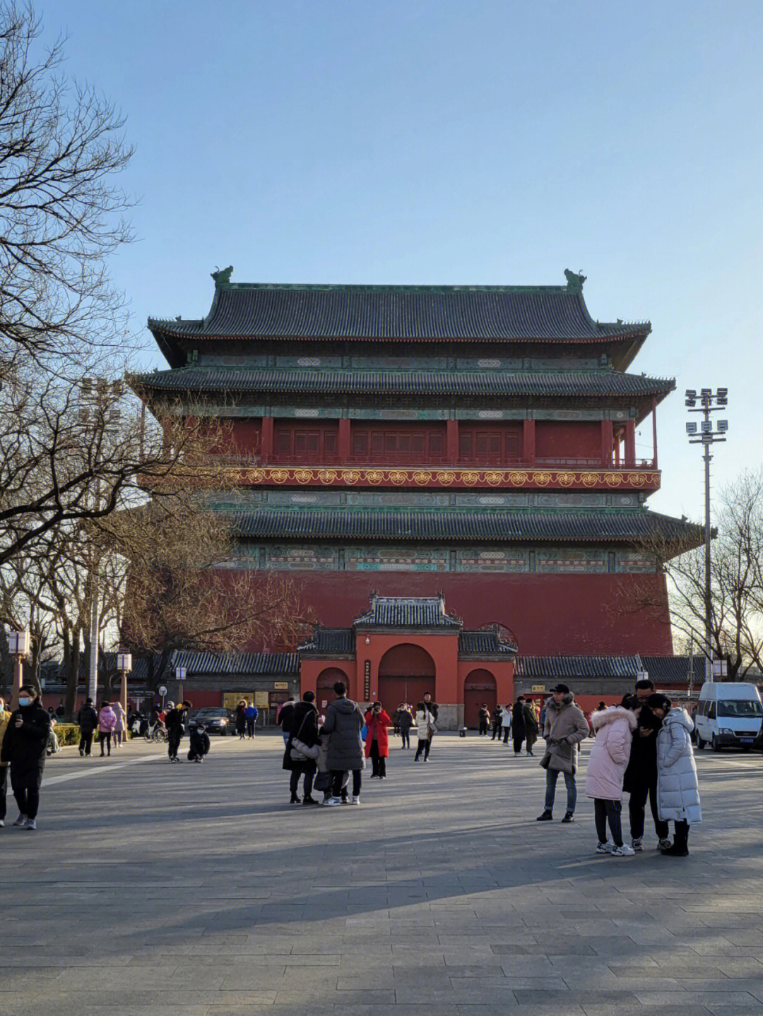 北京鼓楼是坐落在北京市南北中轴线北端的一组古代建筑;钟鼓楼作为元