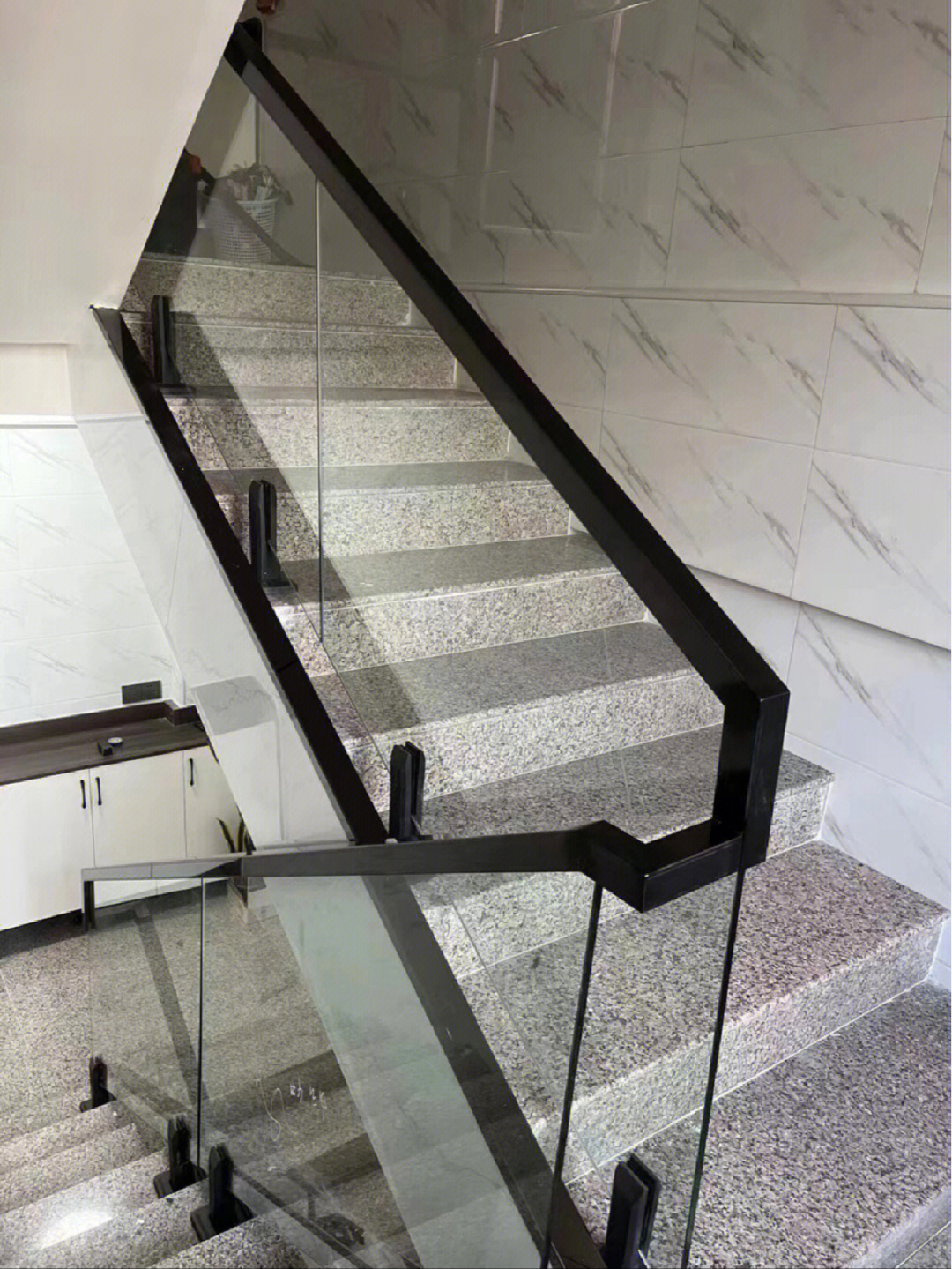 玻璃夹楼梯扶手