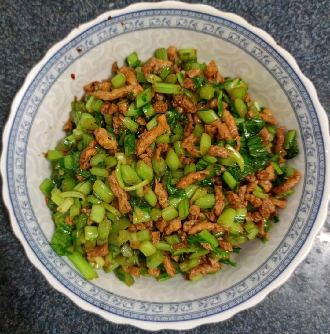 雪菜(雪里红),素肉丝,酱油,辣椒面,松茸鲜调味料做法:把素肉丝泡发,素