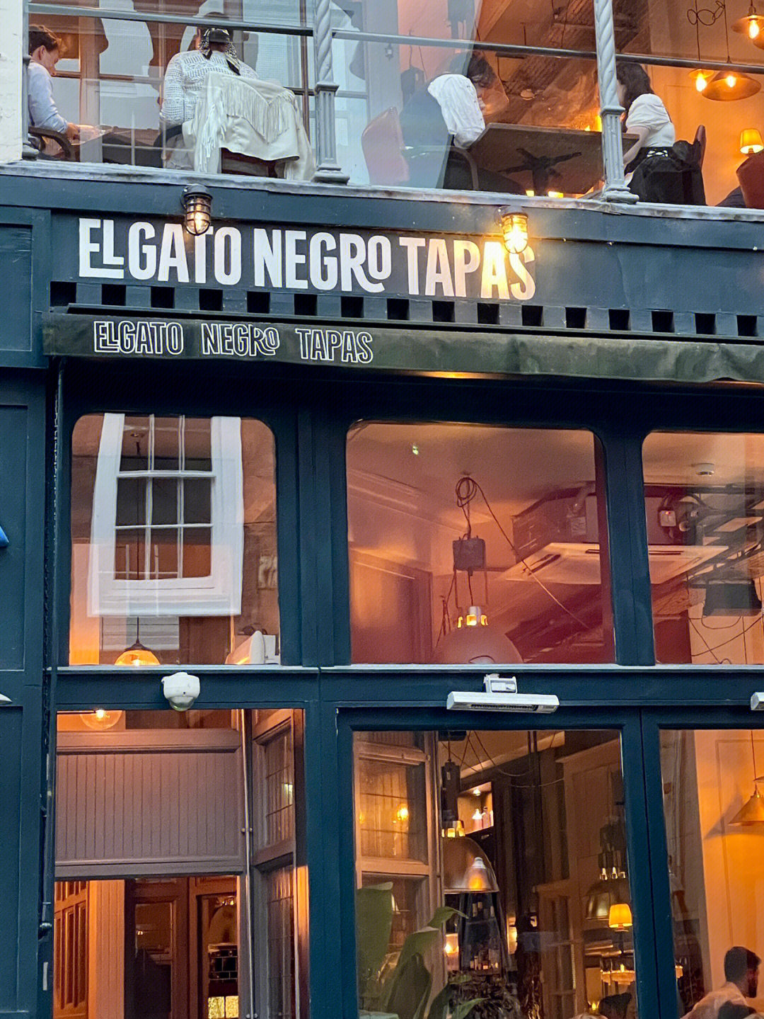 【el gato negro】来曼城找朋友 想着体验一下不同地方的西班牙菜 就