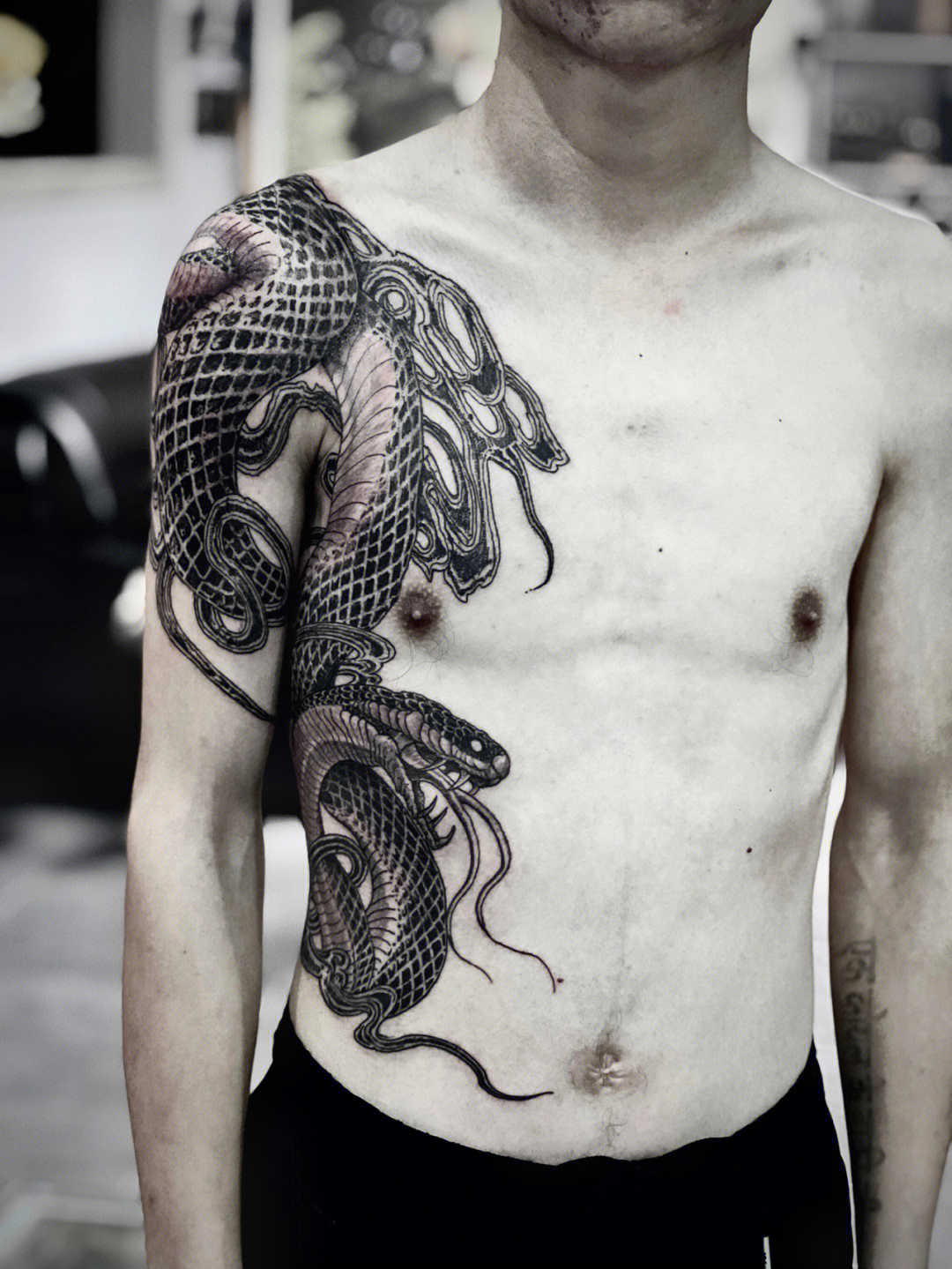 蛇戏牡丹纹身寓意图片