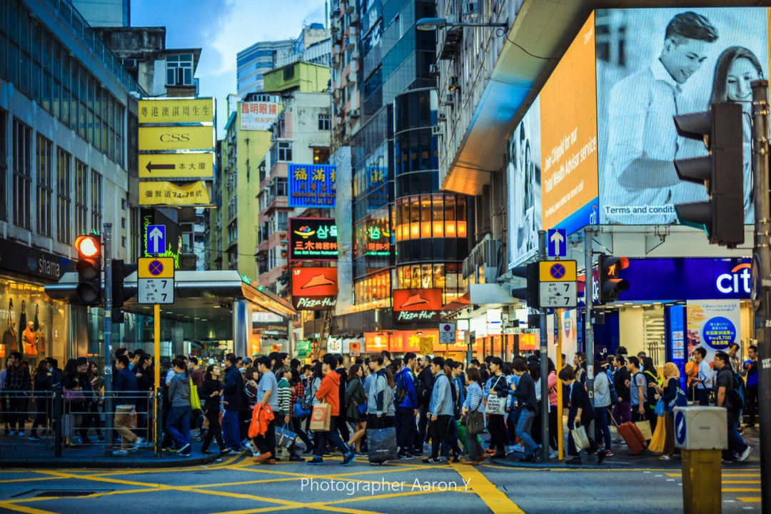 香港街拍现代与过去的交融西方与东方交汇