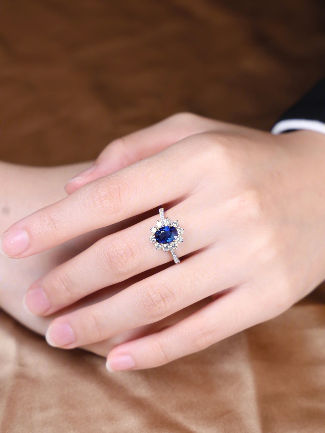 戴妃款蓝宝石戒指承载着无数的爱情与经典78