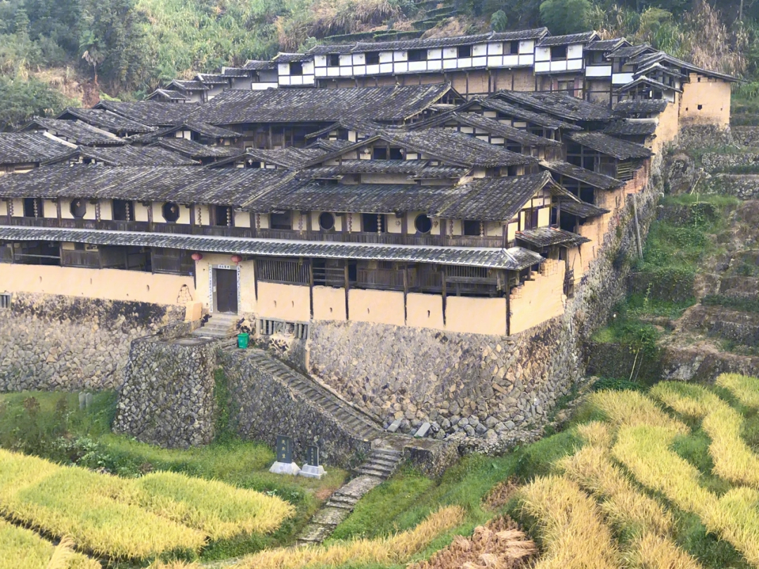 92茂荆堡位于福建省三明市尤溪县盖竹村的山坡上,建筑类型属于福建