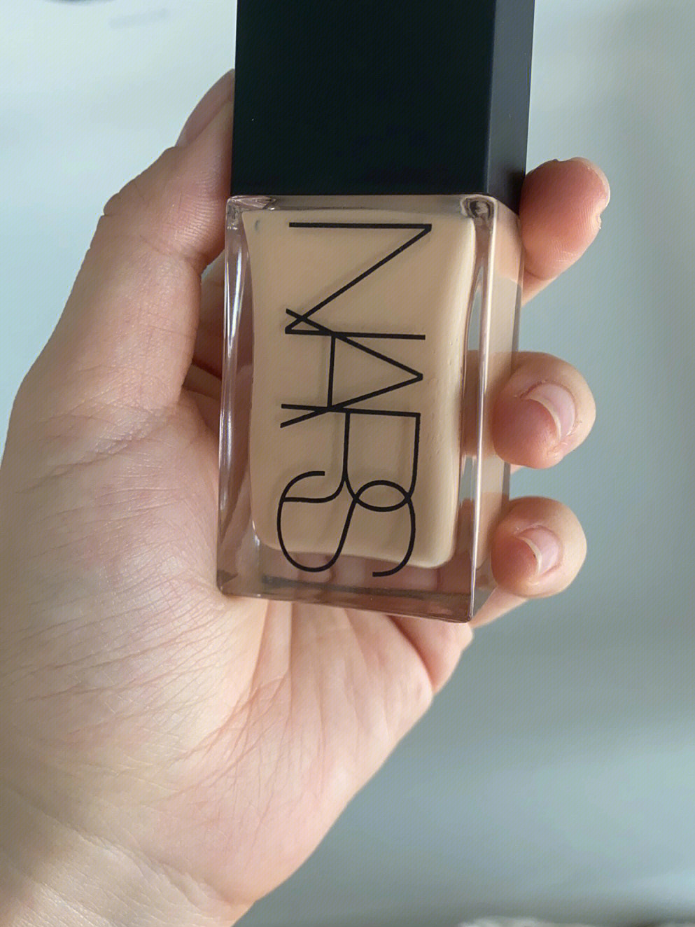 纯新,我就按了一点点出来试色#nars#粉底液#粉底液推荐