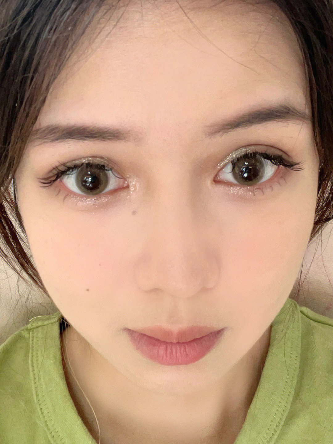 没辜负！这盘眼影闪的嘞！显得眼睛湿漉漉