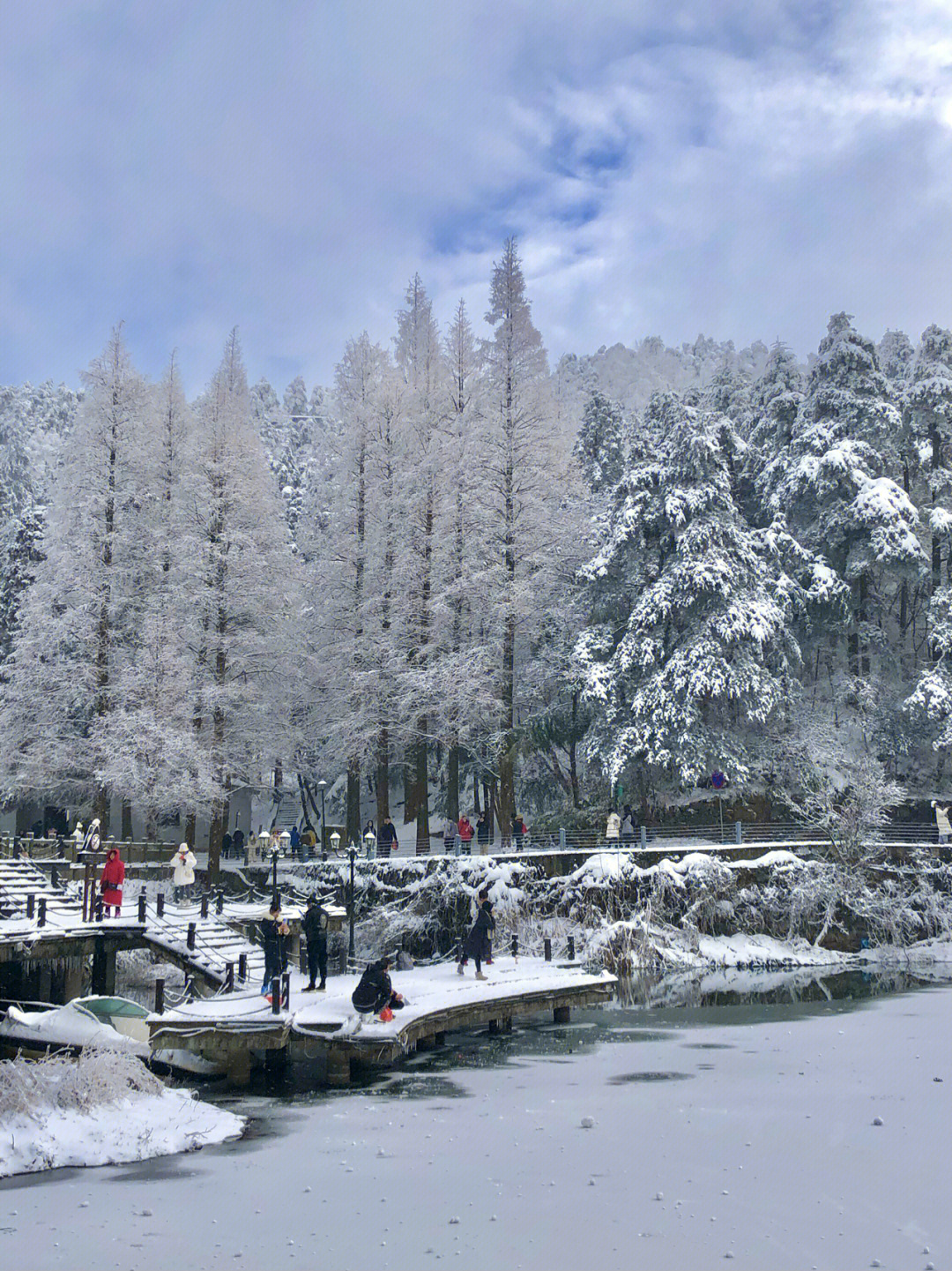 初八庐山雪景