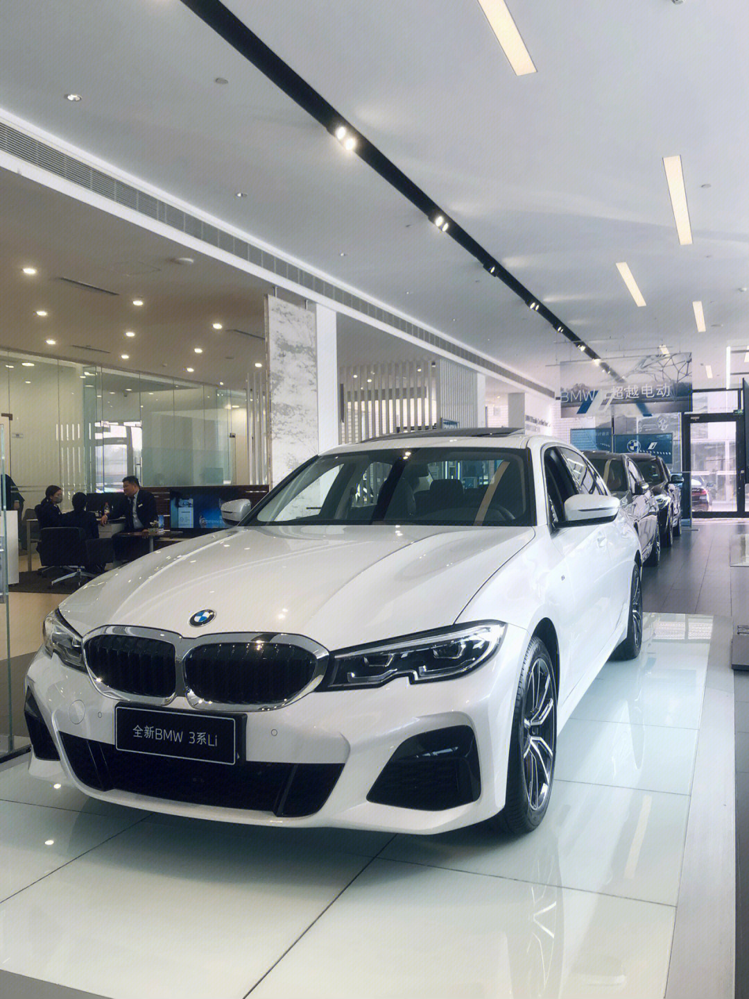 bmw320li m运动|9033.7w|矿石白/摩卡