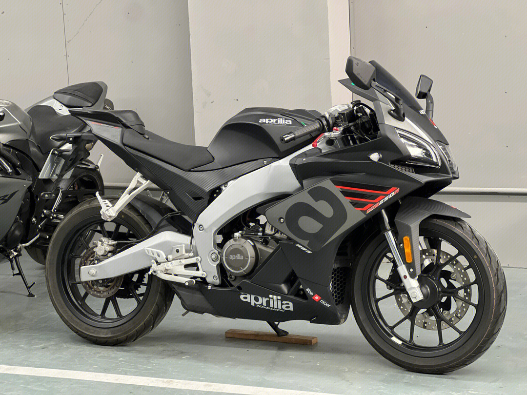 2022apriliagpr250r