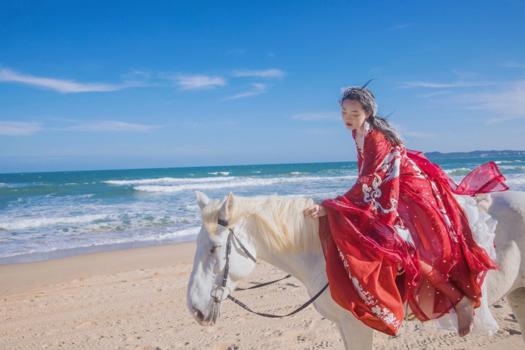 汉服白马海滩三亚骑马拍照圆梦