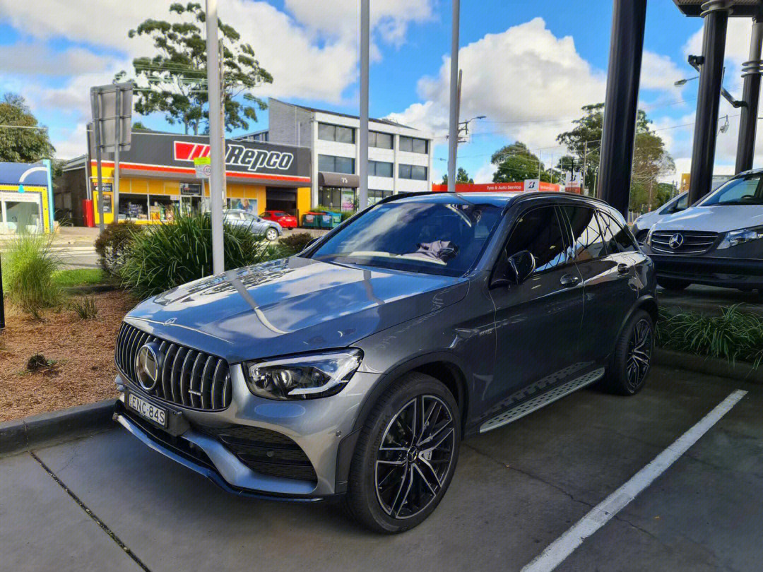 2020奔驰amg glc 43,顶配,只有2300公里,碳纤维内饰,赛车座椅.