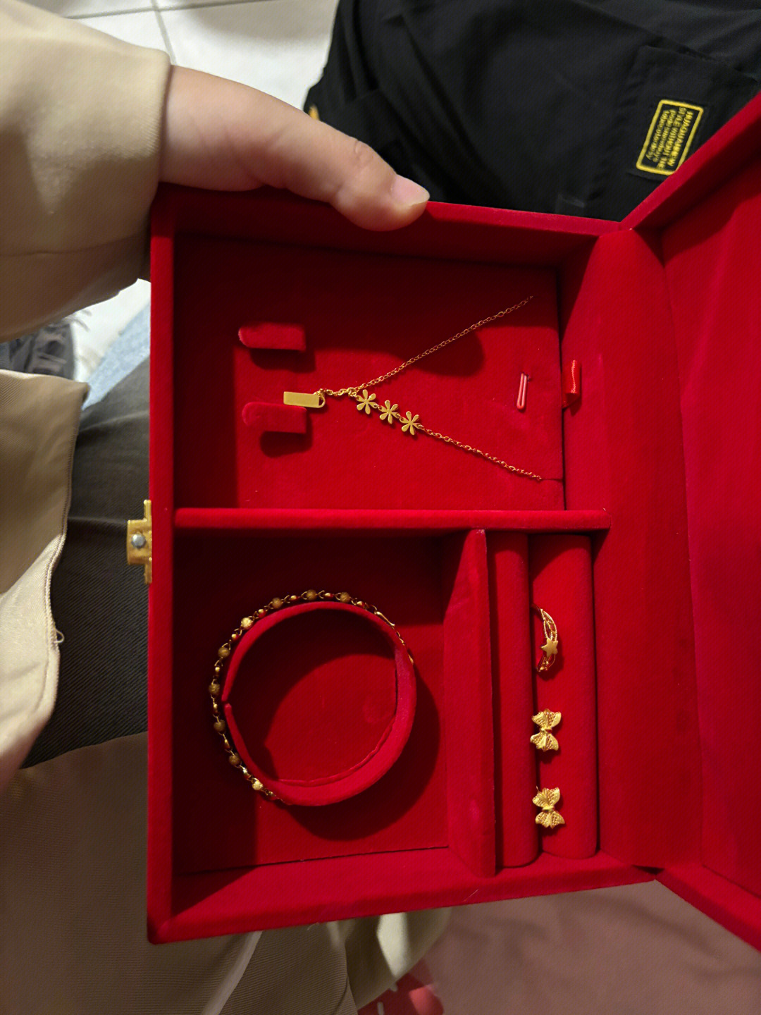 嫁妆是男方出钱买还是女方出钱买
