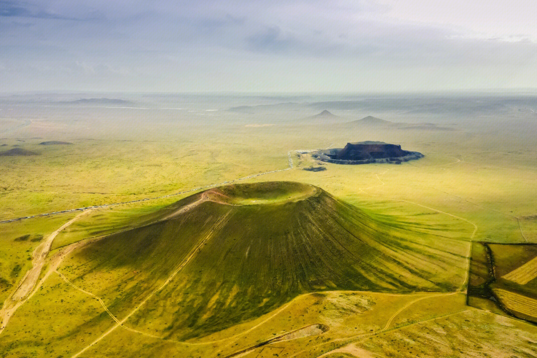 乌兰察布火山最美的风景永远都在路上00