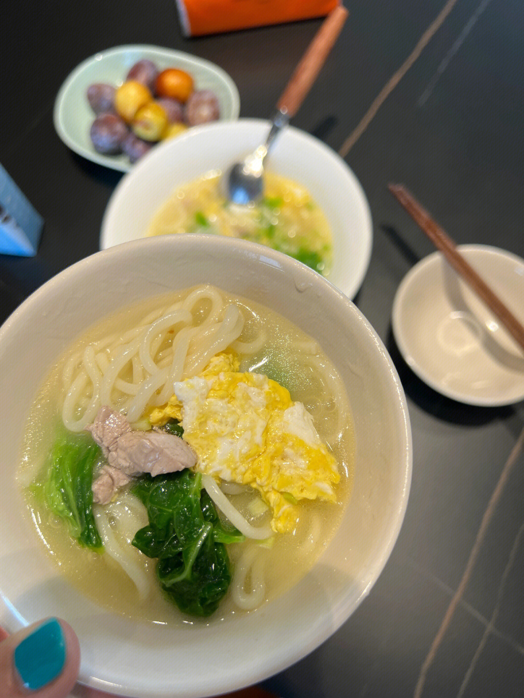 清淡饮食亲子早餐瘦肉鸡蛋青菜面