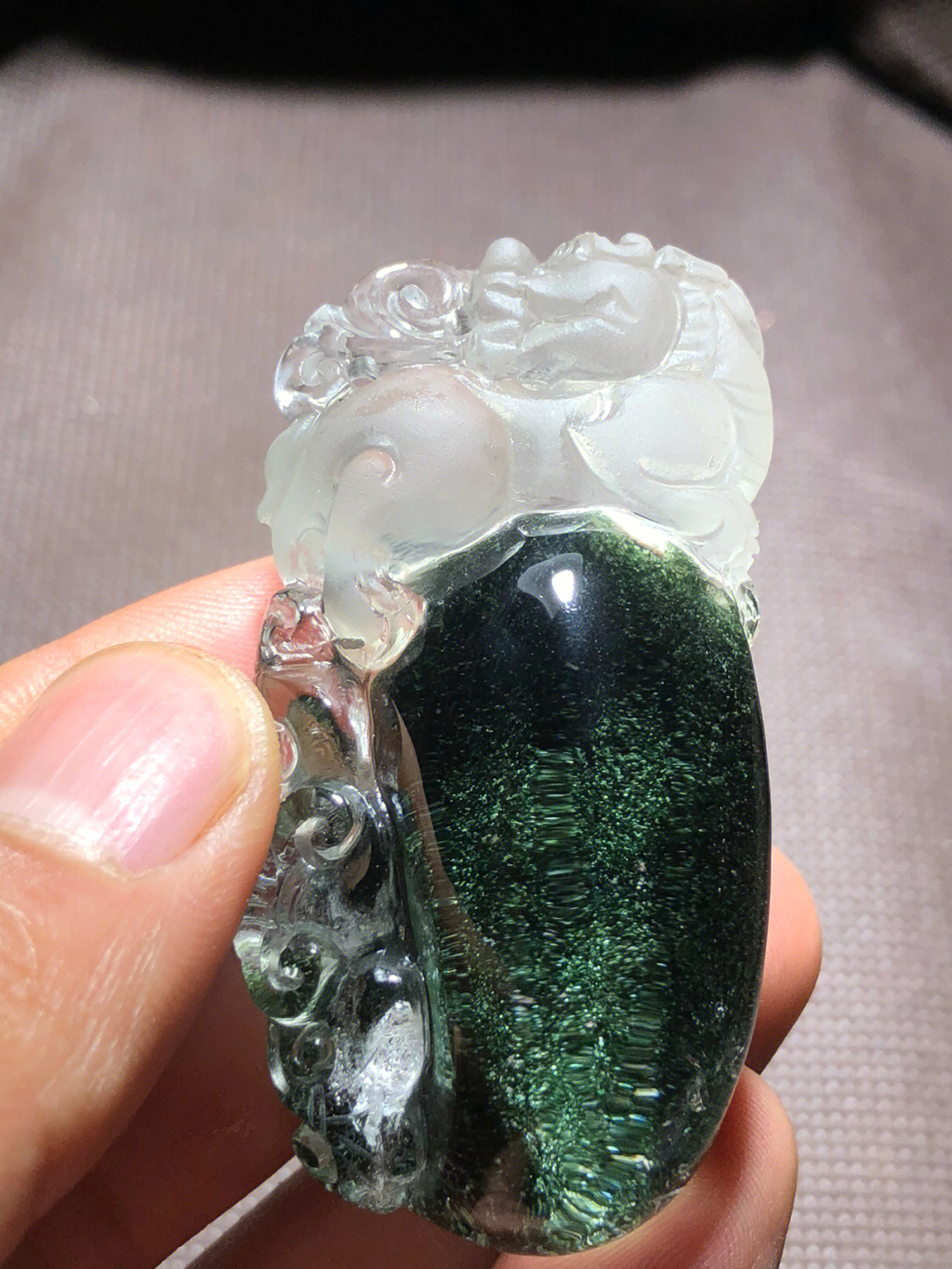 巴西绿幽灵貔貅吊坠颜色绿晶体通透造型好带微红皮尺寸28mm左右-阿里巴巴