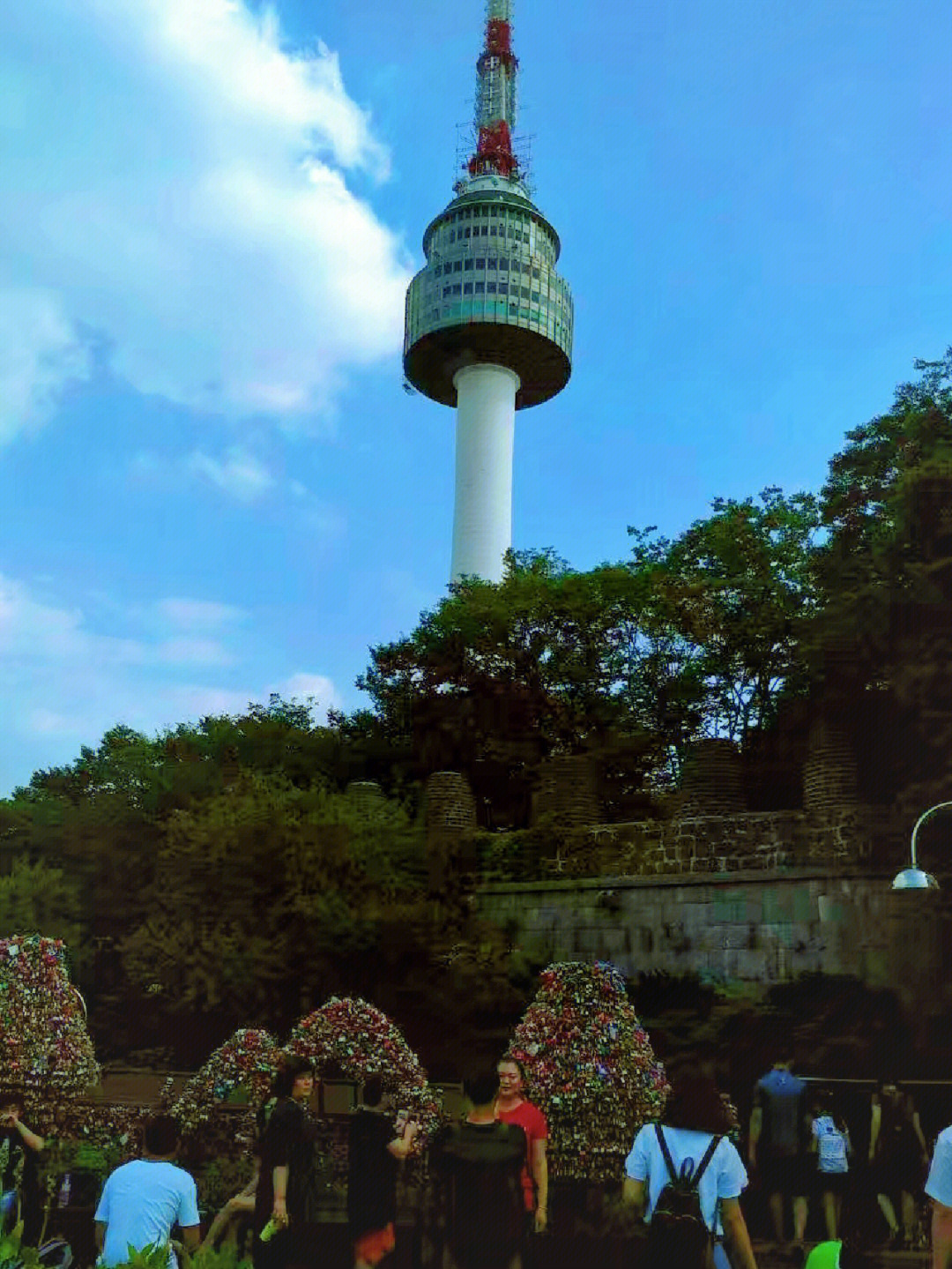 韩国旅行南山首尔塔爱情锁墙