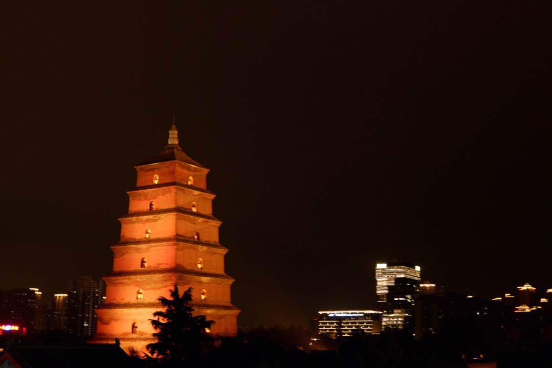 西安拍照大雁塔夜景
