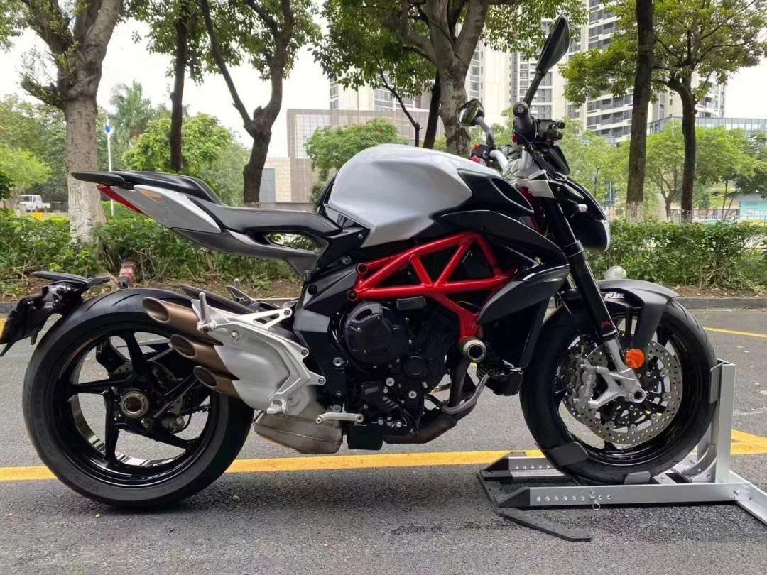 现车:2020年【大贸】奥古斯塔mv800r 暴徒,10000公里,全车隐形车衣,防