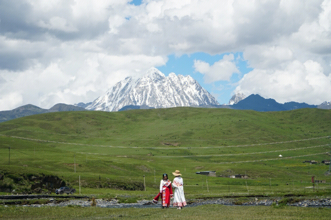 自驾塔公草原远眺雅拉雪山