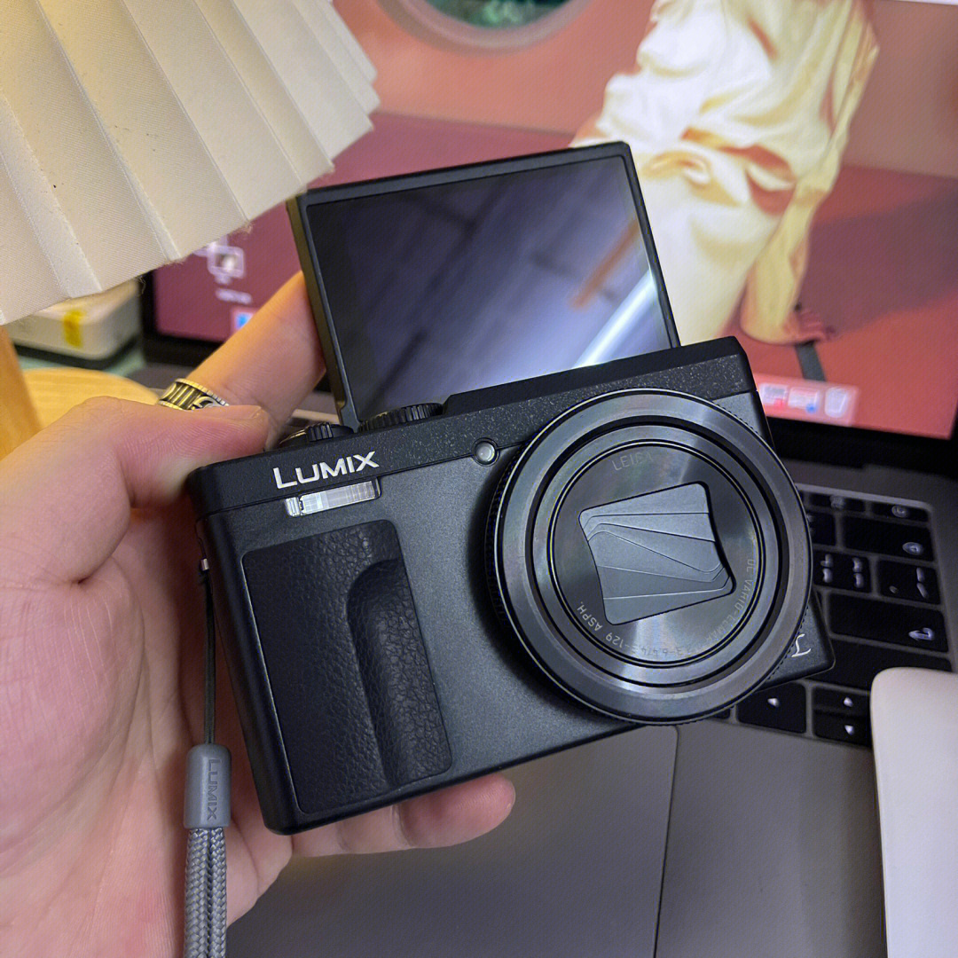 松下zs70便携长焦卡片机,这款相机具有24-720mm的等效焦距