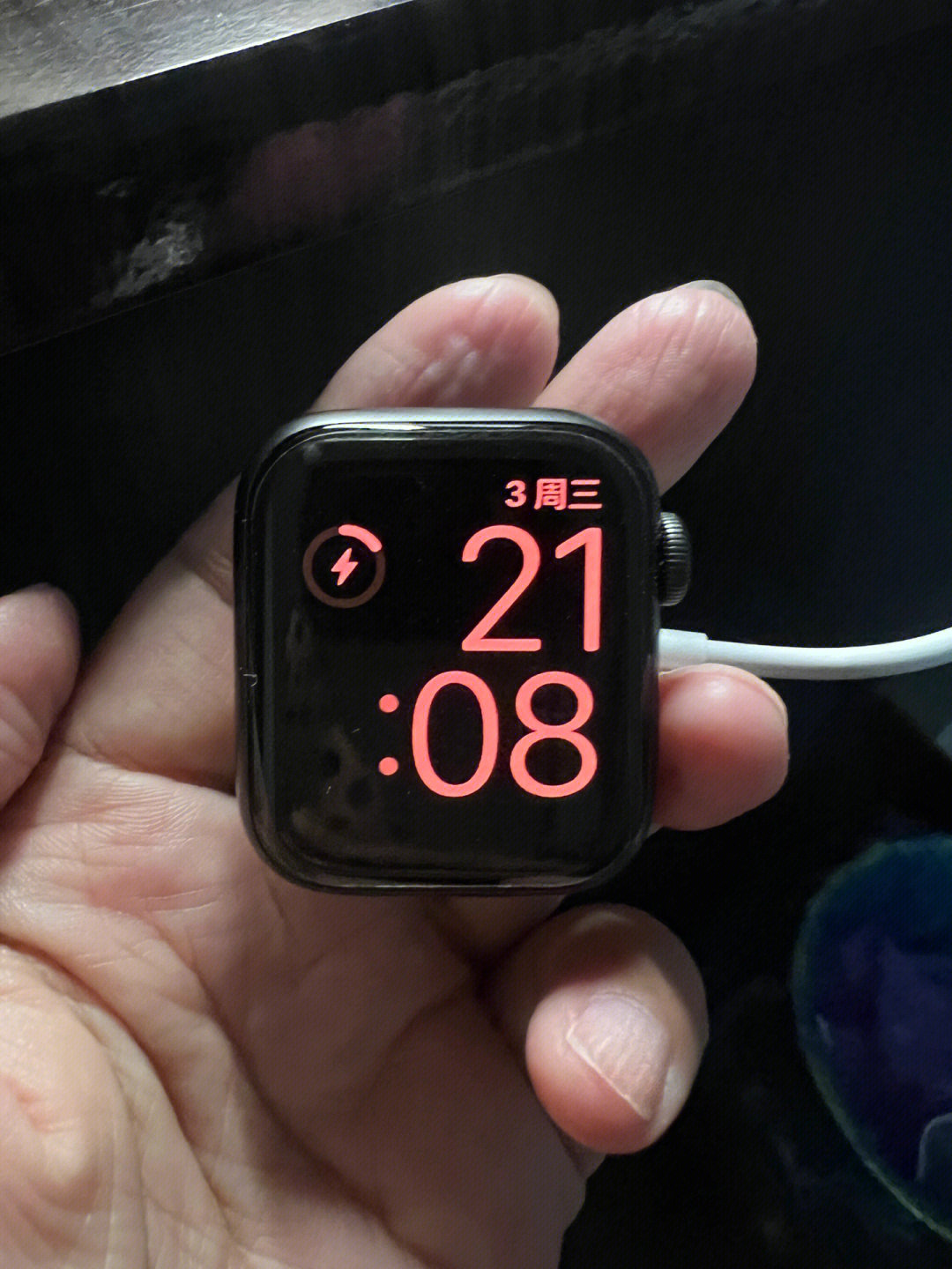 iWatch如何进行重启操作？