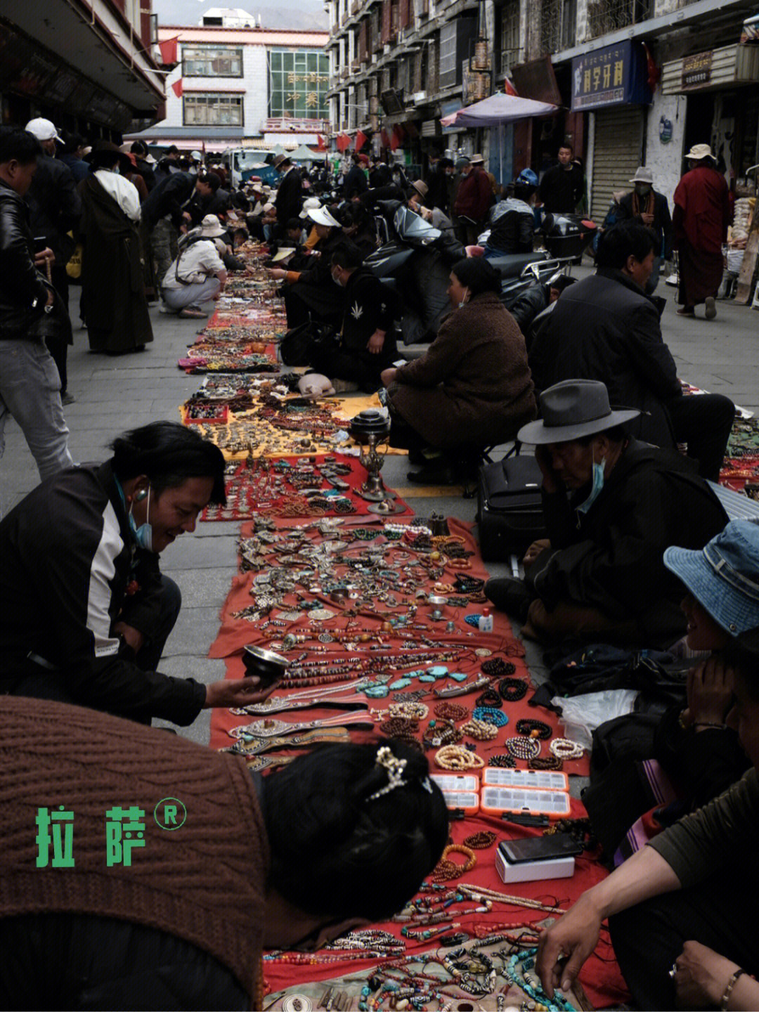 拉萨冲赛康古玩市集多看热闹少掏腰包