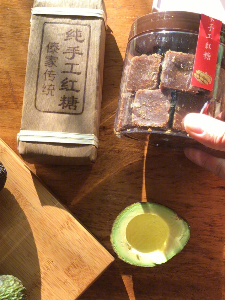 傣族纯手工熬制的甘蔗红糖