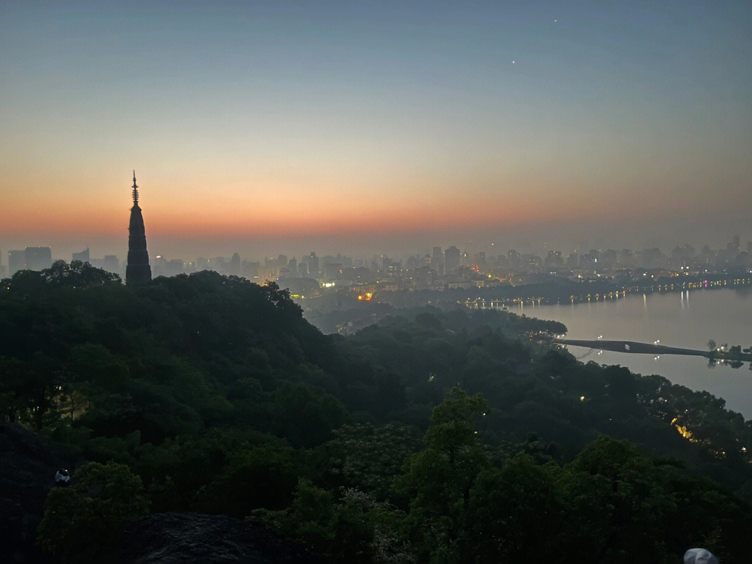 宝石山日出