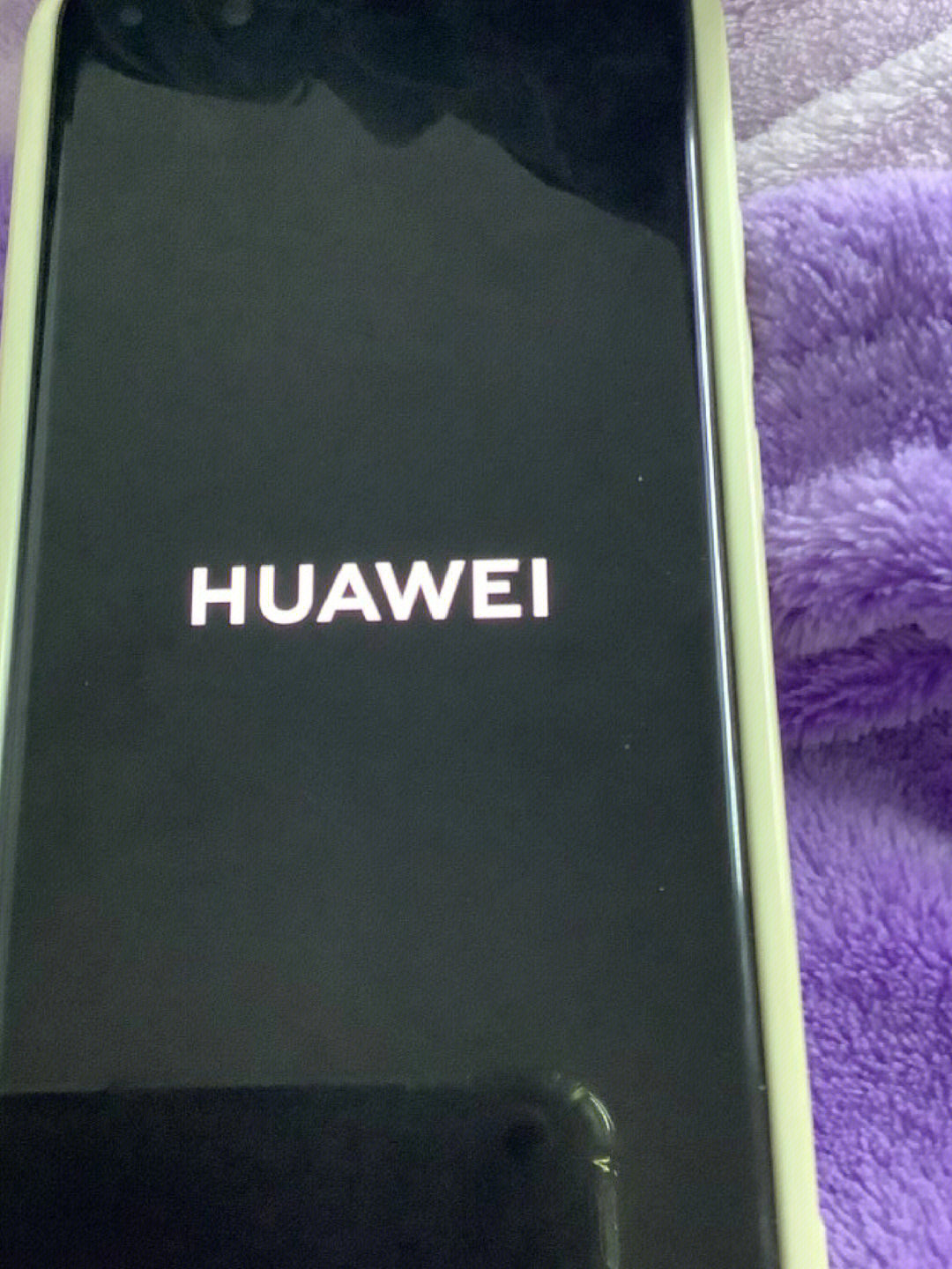 型号：华为p40pro 已经两次死机 重启无法重启也无法开机 今天又一次死机卡住 半个小时才好[生气r][生气r][生气r] 真的别太过分了我说 所以官方答复下次再这样我还要等他半个小时好嘛？ 如果我不是在宿舍而是在外面购买东西突然手机不能用呢？？？ #华为 #华为手机 #华为p40pro @华为终端