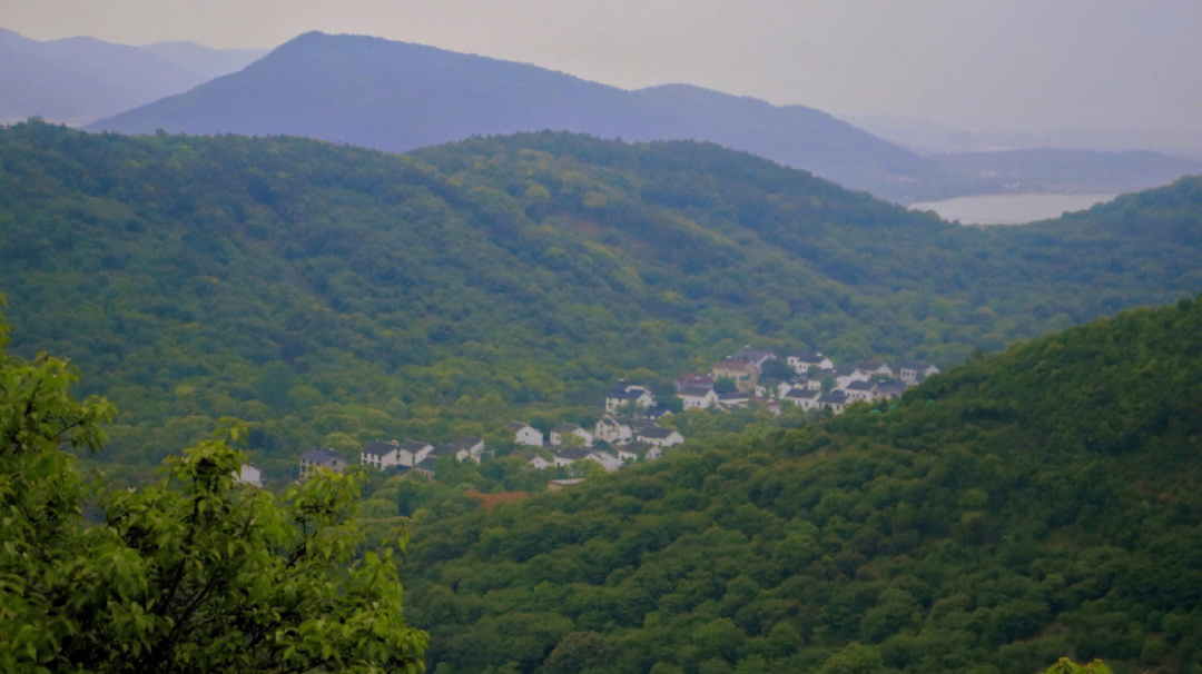 光福镇谭山旁的小野山