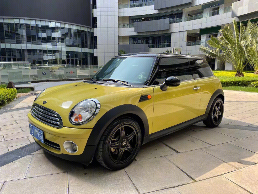 2010年年底上牌进口宝马mini,1.6l手自一体.